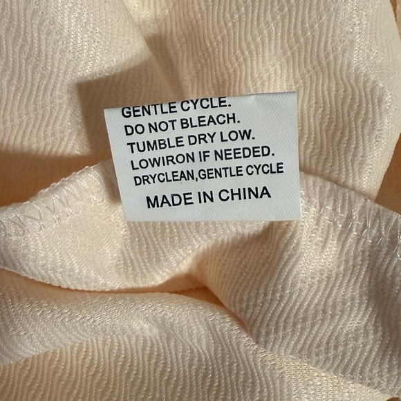 NWOT Women’s Cream Zip-Up Sweater Size L Textured Long Sleeves Polyester - Picture 7 of 14